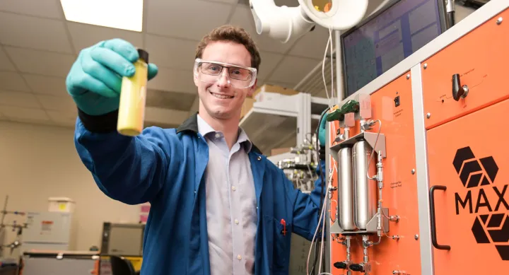 Image of Joshua Moon in laboratory